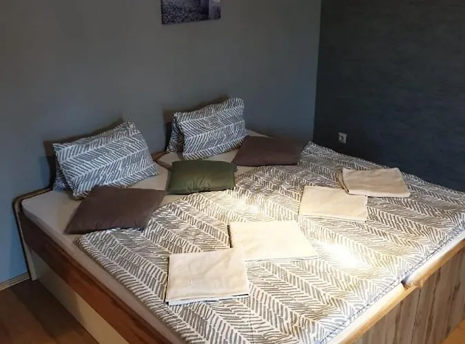 Apartman Zelezna Ruda Lägenhet *